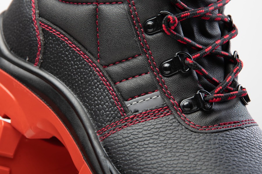 Trzewik ocieplany czerwony S3 SRC