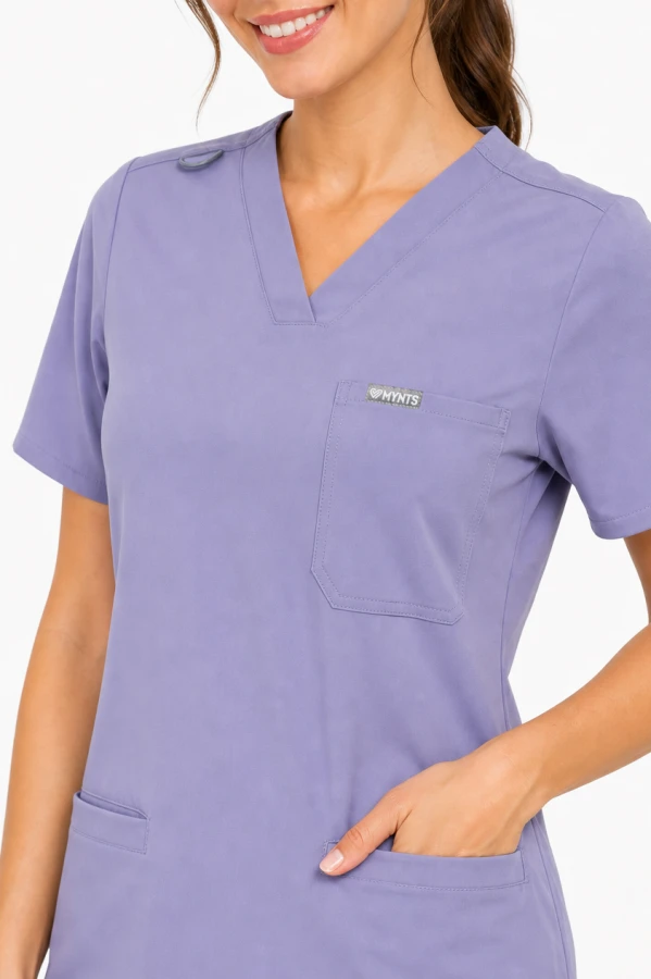Bluza medyczna damska MYNTS WMT002 Lavender – scrub top V-neck z kieszeniami
